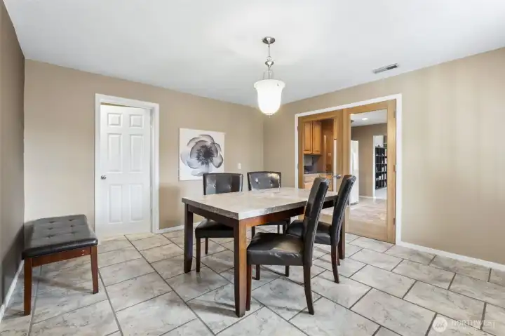 MIL Diningroom