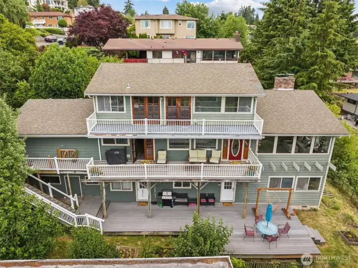 2 homes, 3 floors!