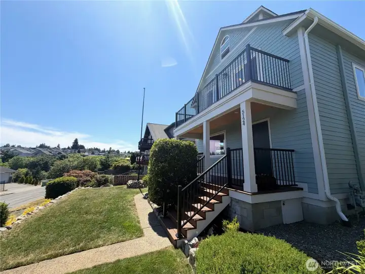 One of a kind home, brand new low maintinance decks! One of a kind home, brand new low maintinance decks!