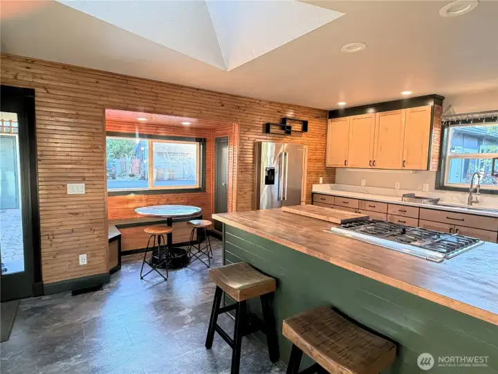 open kitchen with large island, perfect for entertaining! open kitchen with large island, perfect for entertaining!