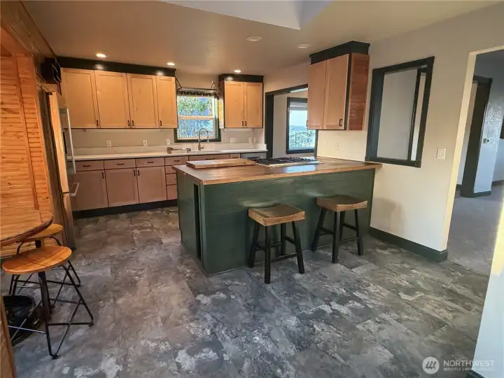 Flowing layout, newer cabinets leading to an open living/dining room Flowing layout, newer cabinets leading to an open living/dining room