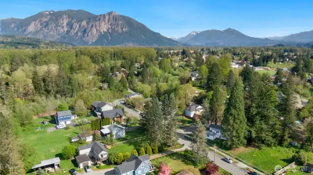 Stunning Mt Si drone footage
