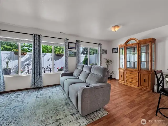 living/dining area with slider to Trex deck