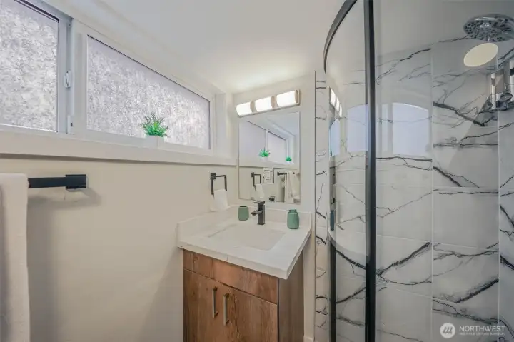 Unit #4 Bathroom