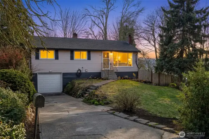 Comfort, light, and flexible living—ready to welcome you home