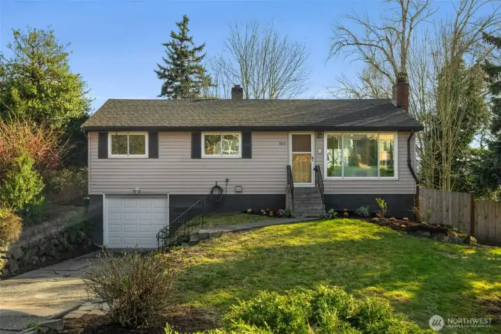 What’s more? An attached one-car garage with driveway parking for 3 or 4 cars, triple-pane windows, and easy access to the light rail to whisk you around the city and beyond.