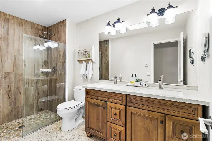 Main Bedroom Bathroom