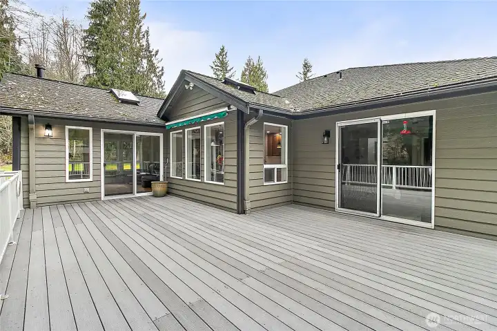 Large Deck For Entertaining