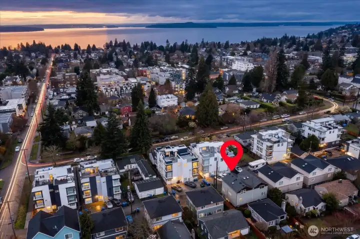 Lincoln Park and Lowman Beach Park an easy mile walk or bike ride to the west.