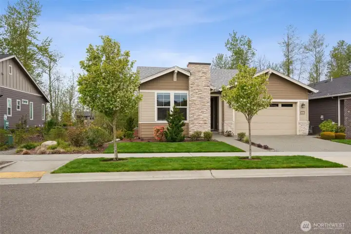 Lovely rambler with no immediate neighbors on the left side.