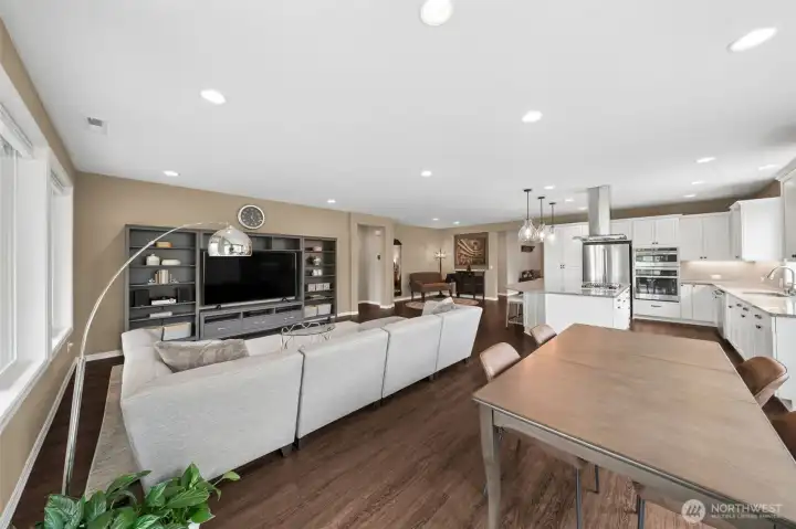 Nice open space for entertaining or some good downtime.