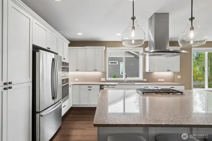 Gas cooktop, undercounter lights, soft close drawers and doors... All the upgrades!