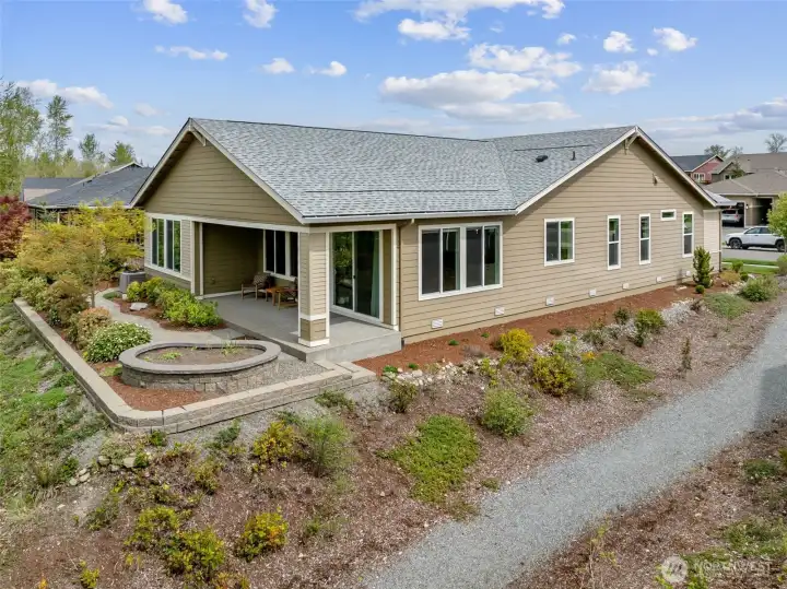 No neighbors on one side, just one of many trailheads out to the 40+ miles of trails!