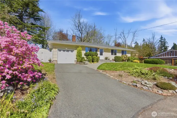 Great curb appeal and air conditioning.