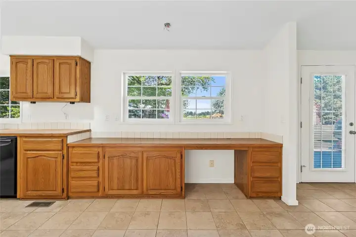 Built in desk area.