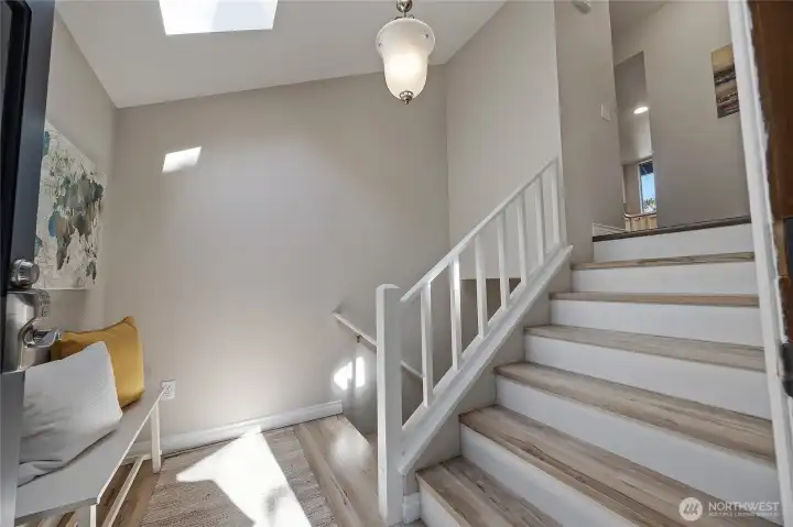 Light and bright entry. Light and bright entry.