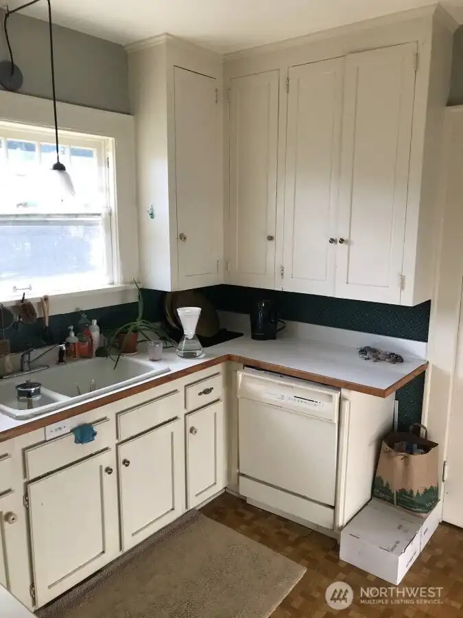 Unit B - Kitchen