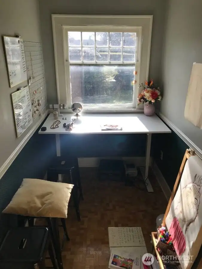 Unit B - Breakfast Nook