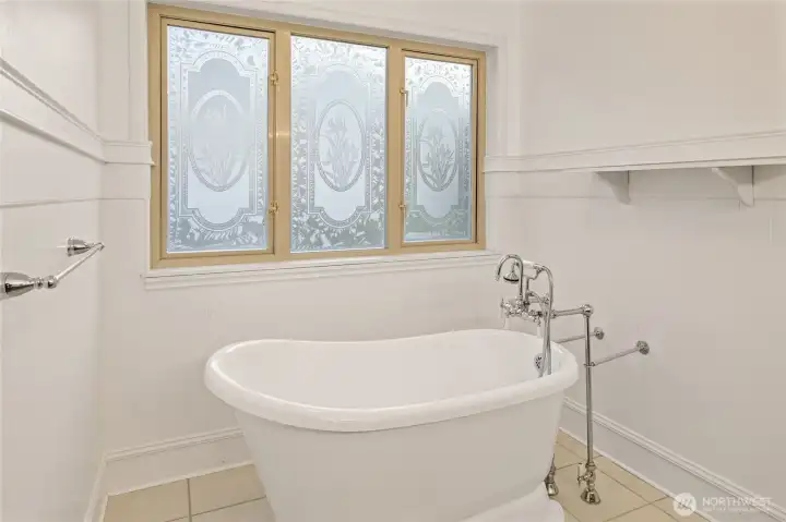 After a day of golf and outdoor adventure, relax and recharge in the dreamy soaking tub.