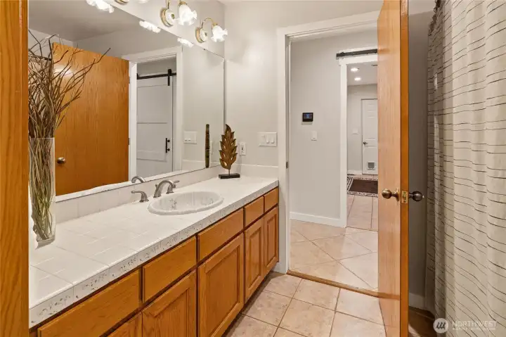 Spacious hall full bath.