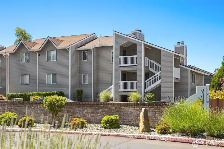 Move in ready condo!