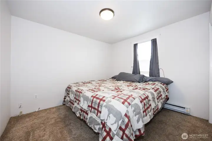 The room fits a king size bed comfortably The room fits a king size bed comfortably