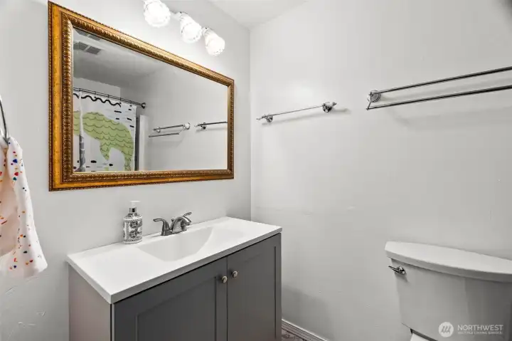 Guest bathroom. Guest bathroom.