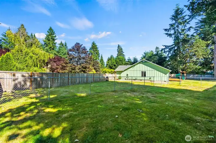 Huge backyard with endless possibilities! Huge backyard with endless possibilities!