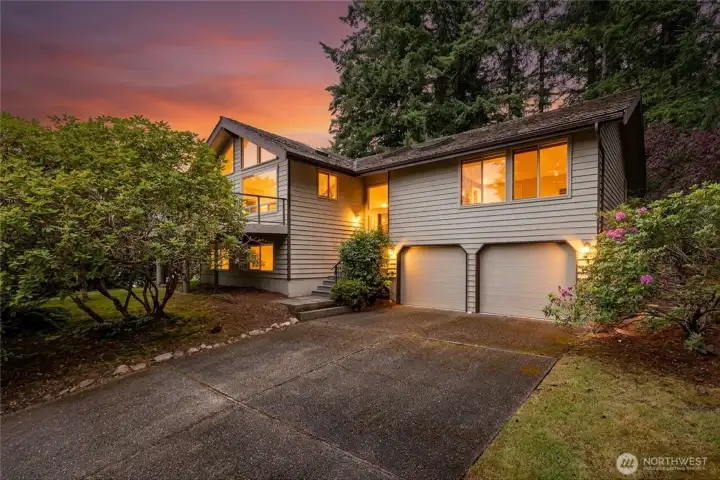 Welcome to 601 Clark Road. This 4 bedroom 3 bath home sits on just over 1/4 acre lot. Welcome to 601 Clark Road. This 4 bedroom 3 bath home sits on just over 1/4 acre lot.