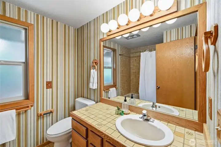 Upper-level full secondary bath with tiled shower surround. Upper-level full secondary bath with tiled shower surround.