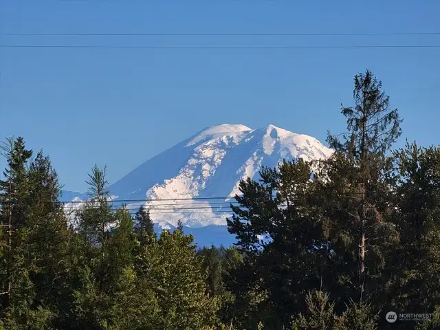 Zoomed photo of Mt. Rainier. While the mountain isn't this close, regular photos don't do it justice. Then the view of the surroundings are the definition of the PNW.