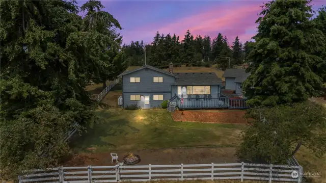 Enjoy Mt Rainier views from your back deck