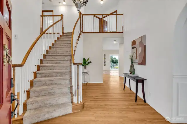 Grand entrance with cathedral ceilings