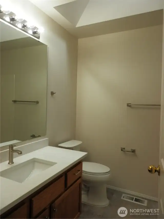 I took some photos of the main bath, which was also remodeled with new countertops, sink, and faucet, plus other features.