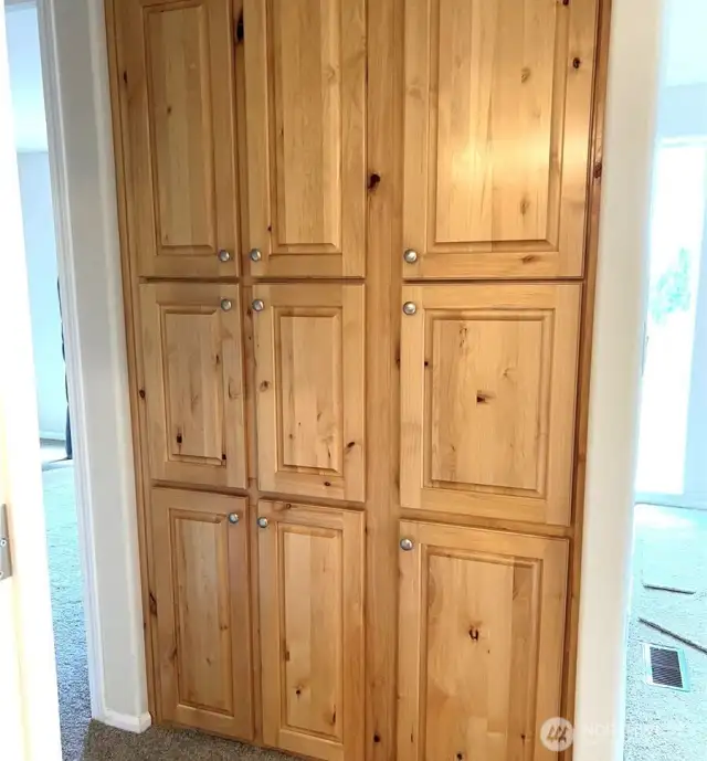 Hall storage