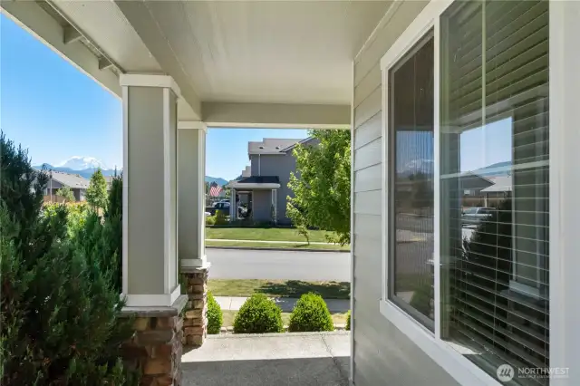 Covered Front Porch with Mount Rainier View!