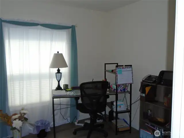 Office/den or bedroom 3
