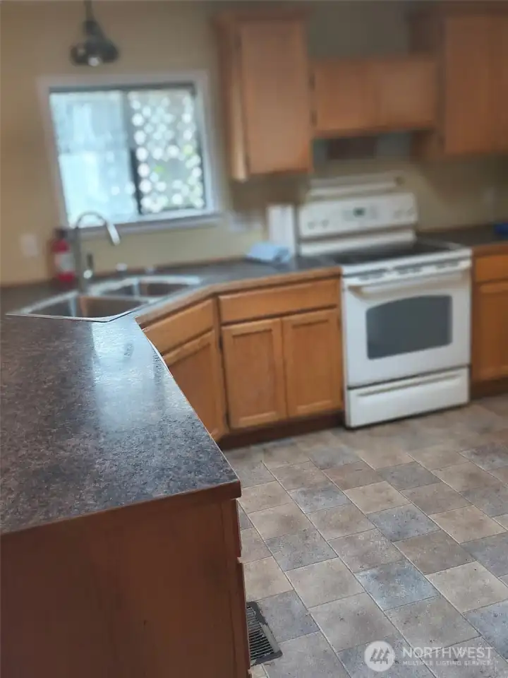 Kitchen offer all the appliances to stay