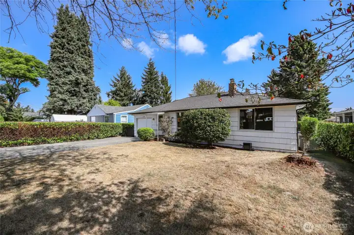 Large private front yard.