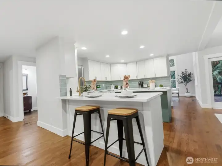 Eating space on the peninsula.