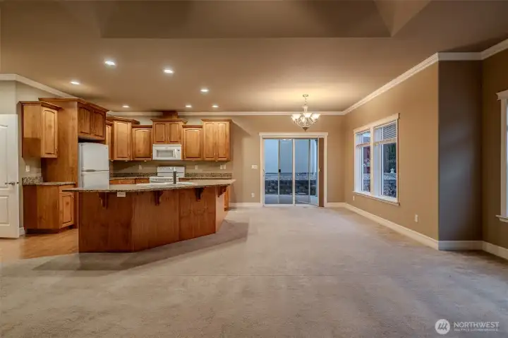 Custom Kitchen Cabinets with eating space