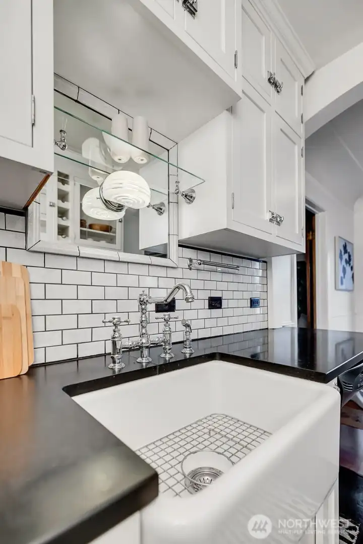 Shaw premium fire clay farm house sink.