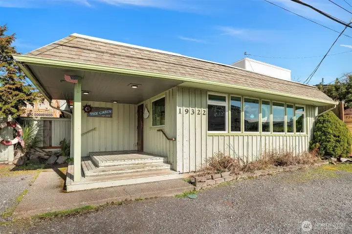 walkable and famous! The Cabin Tavern