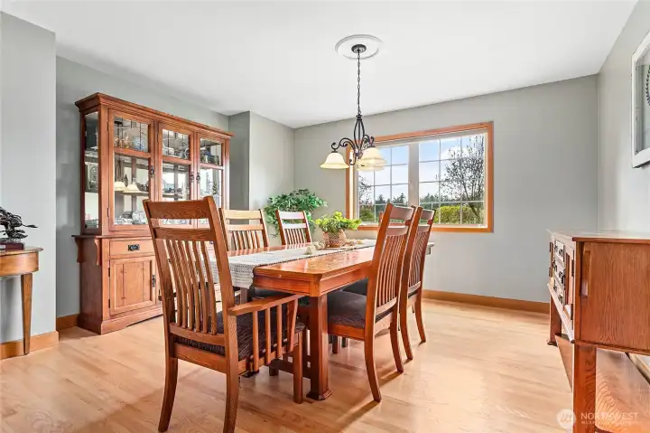 Large dining room with refinished oak floors, bump out perfect for showcase furniture piece or perhaps your own custom built-in?