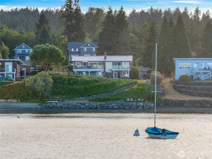 Island life at its finest. Have you found your new home? Close to the Fox Island Yacht club, the fire station, the post office and Zogs. This island has the necessities and a great community spirit to boot.