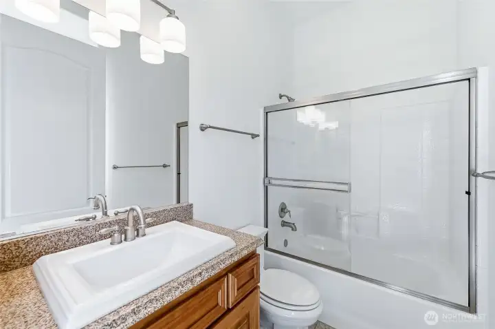 Third bedroom bath.