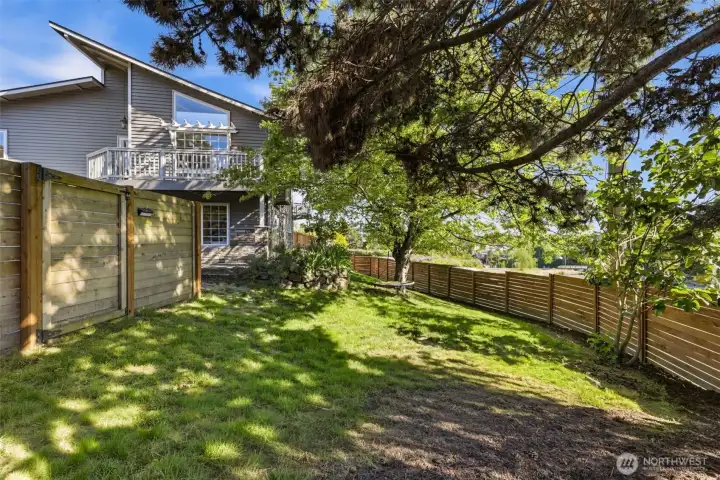 Yes, this wrap-around yard is fully fenced!