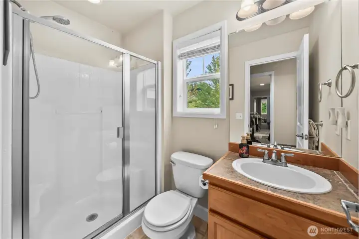 Private guest bath