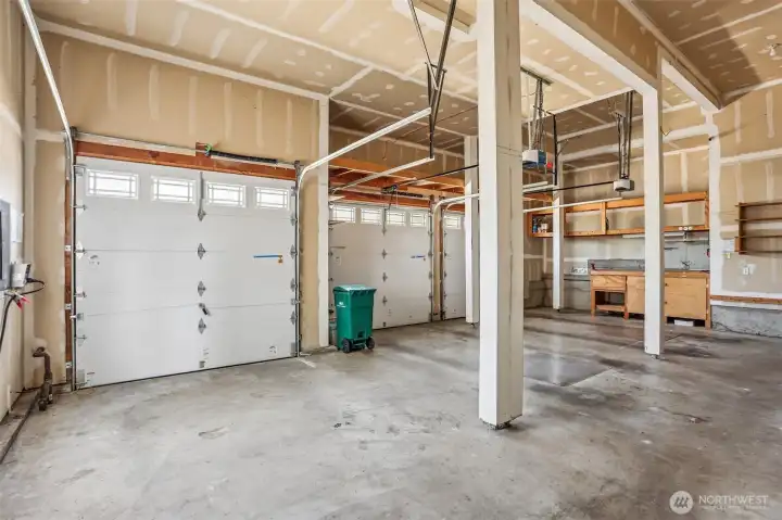 Huge 3 car garage with extra ceiling height to create loft Huge 3 car garage with extra ceiling height to create loft