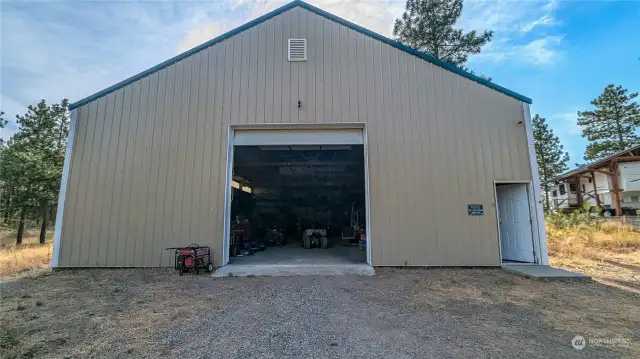 Large 40x60 shop.  There is a loft in the back as well.